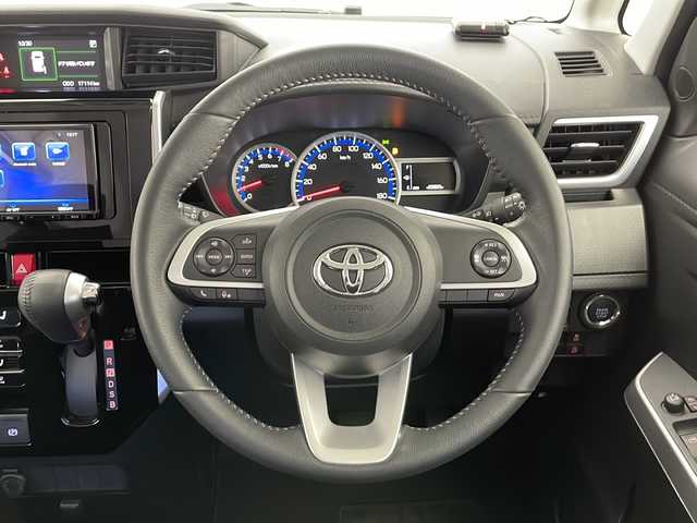 トヨタ ルーミー カスタムG 長野県 2024(令6)年 1.8万km パールホワイトⅢ ・４WD/・寒冷地仕様/・社外メモリナビ/　BT／USB／フルセグ/・社外ETC/・バックカメラ/・レーダークルーズコントロール/・プリクラッシュセーフティ/・レーンキープアシスト/・横滑り防止/・前後コーナーセンサー/・アイドリングストップ/・両側パワースライドドア/・社外フロアマット/・純正サマー14インチAW/・LEDヘッドライト/・オートライト/・オートマチックハイビーム/・プッシュスタート/・スマートキー