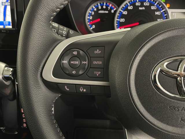 トヨタ ルーミー カスタムG 長野県 2024(令6)年 1.8万km パールホワイトⅢ ・４WD/・寒冷地仕様/・社外メモリナビ/　BT／USB／フルセグ/・社外ETC/・バックカメラ/・レーダークルーズコントロール/・プリクラッシュセーフティ/・レーンキープアシスト/・横滑り防止/・前後コーナーセンサー/・アイドリングストップ/・両側パワースライドドア/・社外フロアマット/・純正サマー14インチAW/・LEDヘッドライト/・オートライト/・オートマチックハイビーム/・プッシュスタート/・スマートキー