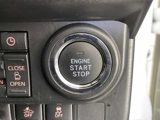 トヨタ ルーミー カスタムG 長野県 2024(令6)年 1.8万km パールホワイトⅢ ・４WD/・寒冷地仕様/・社外メモリナビ/　BT／USB／フルセグ/・社外ETC/・バックカメラ/・レーダークルーズコントロール/・プリクラッシュセーフティ/・レーンキープアシスト/・横滑り防止/・前後コーナーセンサー/・アイドリングストップ/・両側パワースライドドア/・社外フロアマット/・純正サマー14インチAW/・LEDヘッドライト/・オートライト/・オートマチックハイビーム/・プッシュスタート/・スマートキー