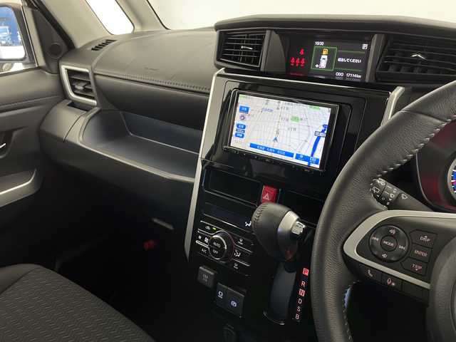 トヨタ ルーミー カスタムG 長野県 2024(令6)年 1.8万km パールホワイトⅢ ・４WD/・寒冷地仕様/・社外メモリナビ/　BT／USB／フルセグ/・社外ETC/・バックカメラ/・レーダークルーズコントロール/・プリクラッシュセーフティ/・レーンキープアシスト/・横滑り防止/・前後コーナーセンサー/・アイドリングストップ/・両側パワースライドドア/・社外フロアマット/・純正サマー14インチAW/・LEDヘッドライト/・オートライト/・オートマチックハイビーム/・プッシュスタート/・スマートキー