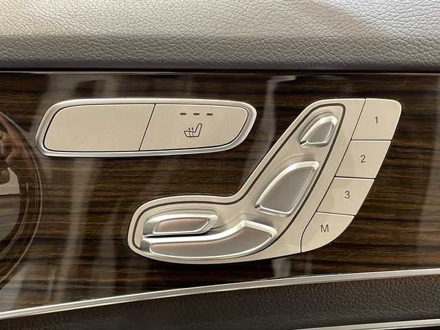 メルセデス・ベンツ Ｃ２００ 4マチックアバンギャルド 新潟県 2018(平30)年 1.4万km 白 メモリー付パワーシート（前席）/レーダーセーフティパッケージ/・アクティブブレーキアシスト/・アクティブブラインドスポットアシスト/・ディスタンスパイロットディストロニック/エントリーパッケージ/・17インチ５ツインスポーツアルミホイール/・シートヒーター/・プライバシーガラス（後席左右）/クルーズコントロール＆可変スピードリミッター/ECOスタートストップ機能/クライメートコントロール/ESP/４WD/アイドリングストップ/プッシュスタート/パワーバックドア/ETC2.0