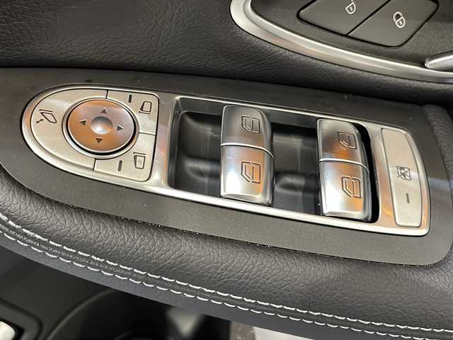 メルセデス・ベンツ Ｃ２００ 4マチックアバンギャルド 新潟県 2018(平30)年 1.4万km 白 メモリー付パワーシート（前席）/レーダーセーフティパッケージ/・アクティブブレーキアシスト/・アクティブブラインドスポットアシスト/・ディスタンスパイロットディストロニック/エントリーパッケージ/・17インチ５ツインスポーツアルミホイール/・シートヒーター/・プライバシーガラス（後席左右）/クルーズコントロール＆可変スピードリミッター/ECOスタートストップ機能/クライメートコントロール/ESP/４WD/アイドリングストップ/プッシュスタート/パワーバックドア/ETC2.0
