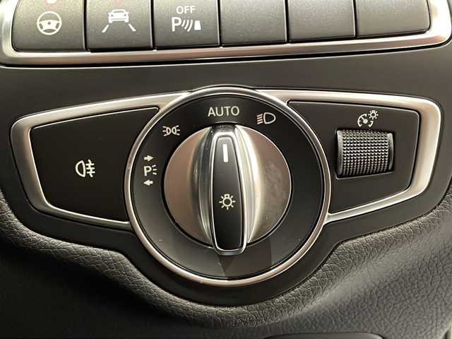 メルセデス・ベンツ Ｃ２００ 4マチックアバンギャルド 新潟県 2018(平30)年 1.4万km 白 メモリー付パワーシート（前席）/レーダーセーフティパッケージ/・アクティブブレーキアシスト/・アクティブブラインドスポットアシスト/・ディスタンスパイロットディストロニック/エントリーパッケージ/・17インチ５ツインスポーツアルミホイール/・シートヒーター/・プライバシーガラス（後席左右）/クルーズコントロール＆可変スピードリミッター/ECOスタートストップ機能/クライメートコントロール/ESP/４WD/アイドリングストップ/プッシュスタート/パワーバックドア/ETC2.0