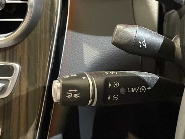 メルセデス・ベンツ Ｃ２００ 4マチックアバンギャルド 新潟県 2018(平30)年 1.4万km 白 メモリー付パワーシート（前席）/レーダーセーフティパッケージ/・アクティブブレーキアシスト/・アクティブブラインドスポットアシスト/・ディスタンスパイロットディストロニック/エントリーパッケージ/・17インチ５ツインスポーツアルミホイール/・シートヒーター/・プライバシーガラス（後席左右）/クルーズコントロール＆可変スピードリミッター/ECOスタートストップ機能/クライメートコントロール/ESP/４WD/アイドリングストップ/プッシュスタート/パワーバックドア/ETC2.0