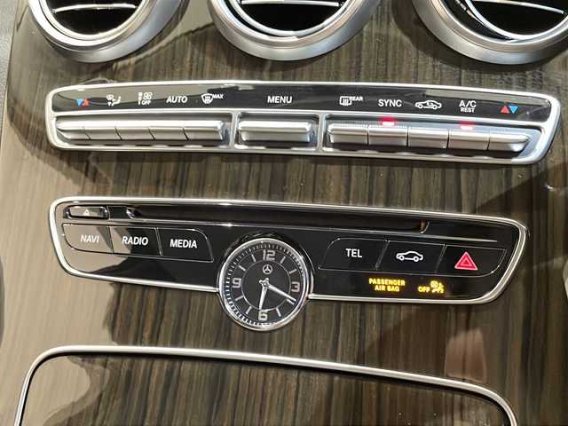 メルセデス・ベンツ Ｃ２００ 4マチックアバンギャルド 新潟県 2018(平30)年 1.4万km 白 メモリー付パワーシート（前席）/レーダーセーフティパッケージ/・アクティブブレーキアシスト/・アクティブブラインドスポットアシスト/・ディスタンスパイロットディストロニック/エントリーパッケージ/・17インチ５ツインスポーツアルミホイール/・シートヒーター/・プライバシーガラス（後席左右）/クルーズコントロール＆可変スピードリミッター/ECOスタートストップ機能/クライメートコントロール/ESP/４WD/アイドリングストップ/プッシュスタート/パワーバックドア/ETC2.0