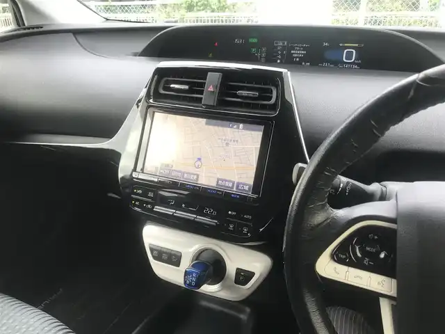 トヨタ プリウス S 栃木県 2016(平28)年 14.2万km ホワイトパールクリスタルシャイン 株)IDOMが運営する【じしゃロン小山店】の自社ローン専用車両になります。こちらは現金またはオートローンご利用時の価格です。自社ローンご希望の方は別途その旨お申付け下さい//禁煙車/純正フルセグナビ/（CD/DVD/AM/FMラジオ）/(Bluetooth)/スマートキー/プッシュスタート/バックカメラ/ＥＴＣ２．０/レーダークルーズコントロール/レーンキープアシスト/車線逸脱警報/ドライブレコーダー/ステアリングリモコン/電動格納ドアミラー/パワーウインドウ/防眩ミラー/オートライト