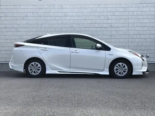 トヨタ プリウス S 栃木県 2016(平28)年 14.2万km ホワイトパールクリスタルシャイン 株)IDOMが運営する【じしゃロン小山店】の自社ローン専用車両になります。こちらは現金またはオートローンご利用時の価格です。自社ローンご希望の方は別途その旨お申付け下さい//禁煙車/純正フルセグナビ/（CD/DVD/AM/FMラジオ）/(Bluetooth)/スマートキー/プッシュスタート/バックカメラ/ＥＴＣ２．０/レーダークルーズコントロール/レーンキープアシスト/車線逸脱警報/ドライブレコーダー/ステアリングリモコン/電動格納ドアミラー/パワーウインドウ/防眩ミラー/オートライト