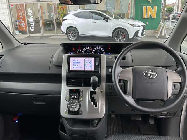 トヨタ ノア S 東京都 2007(平19)年 9.2万km ホワイトパールクリスタルシャイン 社外HDDナビ/【フルセグ・DVD再生可・CD・Bluetooth】/バックカメラ/ETC/両側パワースライドドア/電動格納ミラー/ウィンカーミラー/リモコンキー/HIDヘッドライト/フォグランプ/純正フロアマット/純正ドアバイザー/新車保証書/取扱説明書