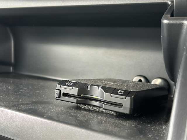 トヨタ ノア S 東京都 2007(平19)年 9.2万km ホワイトパールクリスタルシャイン 社外HDDナビ/【フルセグ・DVD再生可・CD・Bluetooth】/バックカメラ/ETC/両側パワースライドドア/電動格納ミラー/ウィンカーミラー/リモコンキー/HIDヘッドライト/フォグランプ/純正フロアマット/純正ドアバイザー/新車保証書/取扱説明書