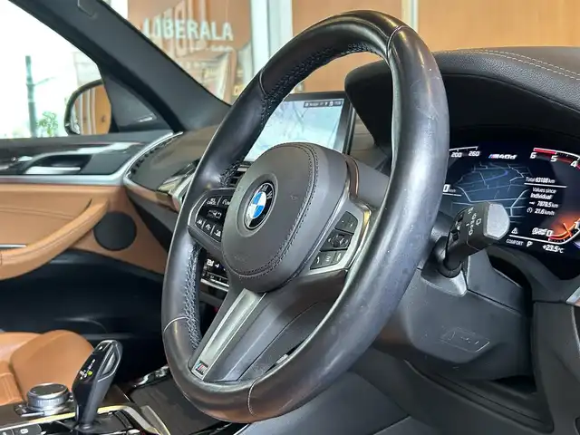 ＢＭＷ Ｘ３ M40d 宮城県 2019(令1)年 6.4万km サファイアブラックP セレクトパッケージ/・電動パノラマガラスルーフ/・リヤサイドウィンドーローラーブラインド/・harman/kardonサラウンドサウンドシステム/ハイラインパッケージ/・ランバーサポート/・リヤシートヒーティング/・ヴァーネスカレザーシート/・ポプラグレーファインウッドインテリアトリム/パールクロームハイライト/ヘッドアップディスプレイ/iDriveナビゲーションシステム/フルセグTV/全方位カメラ/キャメルレザーシート/シートヒーター/メモリ機能付きパワーシート/LEDヘッドライト/オートマチックハイビーム/純正21インチAW/コンフォートアクセス/パワーバックドア/ブラックキドニーグリル/ワイヤレスチャージング/ドライブレコーダー/ETC2.0車載器