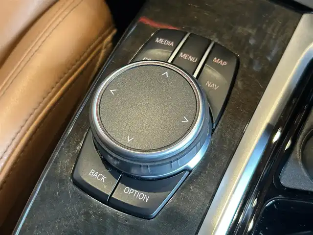 ＢＭＷ Ｘ３ M40d 宮城県 2019(令1)年 6.4万km サファイアブラックP セレクトパッケージ/・電動パノラマガラスルーフ/・リヤサイドウィンドーローラーブラインド/・harman/kardonサラウンドサウンドシステム/ハイラインパッケージ/・ランバーサポート/・リヤシートヒーティング/・ヴァーネスカレザーシート/・ポプラグレーファインウッドインテリアトリム/パールクロームハイライト/ヘッドアップディスプレイ/iDriveナビゲーションシステム/フルセグTV/全方位カメラ/キャメルレザーシート/シートヒーター/メモリ機能付きパワーシート/LEDヘッドライト/オートマチックハイビーム/純正21インチAW/コンフォートアクセス/パワーバックドア/ブラックキドニーグリル/ワイヤレスチャージング/ドライブレコーダー/ETC2.0車載器