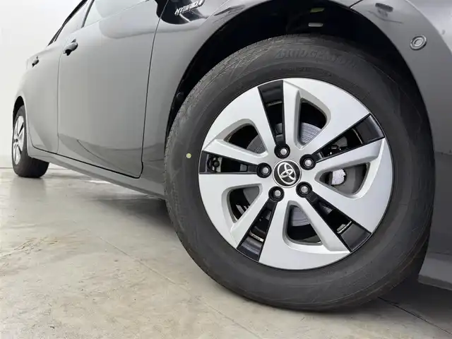 トヨタ プリウス A 福岡県 2018(平30)年 4.5万km アティチュードブラックマイカ アルパインＢＩＧ　Ｘナビ／フルセグＴＶ　/バックカメラ　/ＥＴＣ　/ドラレコ　/レーダー探知機　/トヨタセーフティセンス　/アクセル踏み間違い防止　/パーキングアシスト　/ＨＵＤ　/純正１５インチＡＷ　/ＬＥＤライト