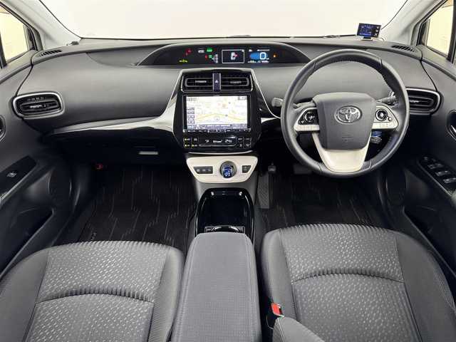 トヨタ プリウス A 福岡県 2018(平30)年 4.5万km アティチュードブラックマイカ アルパイン９型ナビ／フルセグＴＶ　/バックカメラ　/レーダー探知機　/前方ドラレコ　/ビルトインＥＴＣ　/トヨタセーフティセンス　/アクセル踏み間違い防止　/ＢＳＭ　/パーキングアシスト　/ＨＵＤ　/純正１５インチＡＷ
