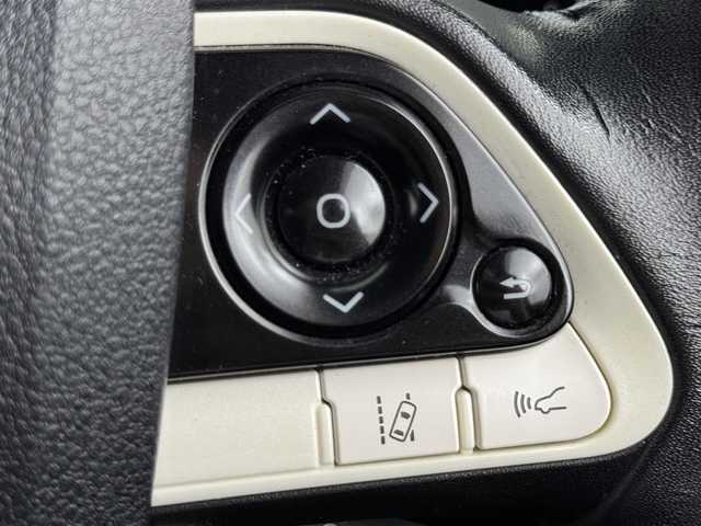 トヨタ プリウス A 福岡県 2018(平30)年 4.5万km アティチュードブラックマイカ アルパイン９型ナビ／フルセグＴＶ　/バックカメラ　/レーダー探知機　/前方ドラレコ　/ビルトインＥＴＣ　/トヨタセーフティセンス　/アクセル踏み間違い防止　/ＢＳＭ　/パーキングアシスト　/ＨＵＤ　/純正１５インチＡＷ