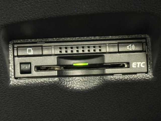 トヨタ プリウス A 福岡県 2018(平30)年 4.5万km アティチュードブラックマイカ アルパイン９型ナビ／フルセグＴＶ　/バックカメラ　/レーダー探知機　/前方ドラレコ　/ビルトインＥＴＣ　/トヨタセーフティセンス　/アクセル踏み間違い防止　/ＢＳＭ　/パーキングアシスト　/ＨＵＤ　/純正１５インチＡＷ