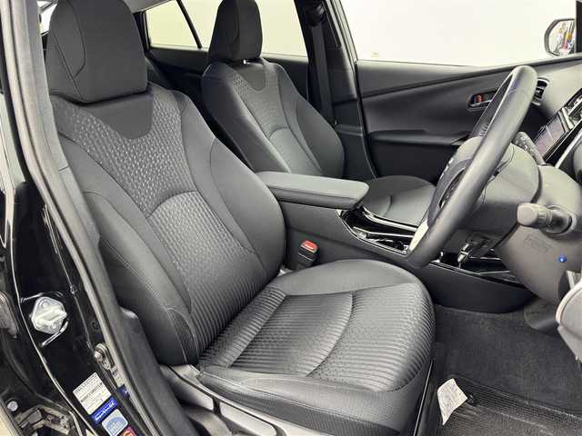 トヨタ プリウス A 福岡県 2018(平30)年 4.5万km アティチュードブラックマイカ アルパイン９型ナビ／フルセグＴＶ　/バックカメラ　/レーダー探知機　/前方ドラレコ　/ビルトインＥＴＣ　/トヨタセーフティセンス　/アクセル踏み間違い防止　/ＢＳＭ　/パーキングアシスト　/ＨＵＤ　/純正１５インチＡＷ