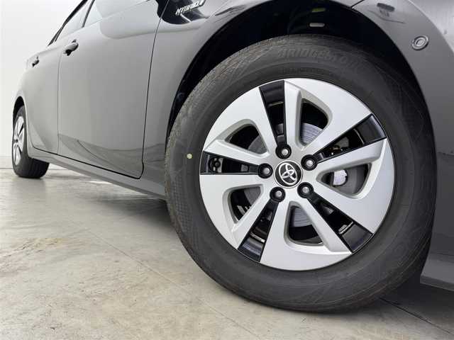 トヨタ プリウス A 福岡県 2018(平30)年 4.5万km アティチュードブラックマイカ アルパイン９型ナビ／フルセグＴＶ　/バックカメラ　/レーダー探知機　/前方ドラレコ　/ビルトインＥＴＣ　/トヨタセーフティセンス　/アクセル踏み間違い防止　/ＢＳＭ　/パーキングアシスト　/ＨＵＤ　/純正１５インチＡＷ