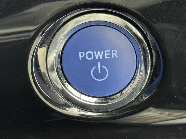 トヨタ プリウス A 福岡県 2018(平30)年 4.5万km アティチュードブラックマイカ アルパイン９型ナビ／フルセグＴＶ　/バックカメラ　/レーダー探知機　/前方ドラレコ　/ビルトインＥＴＣ　/トヨタセーフティセンス　/アクセル踏み間違い防止　/ＢＳＭ　/パーキングアシスト　/ＨＵＤ　/純正１５インチＡＷ