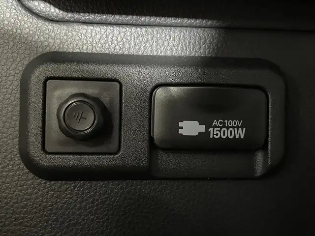 トヨタ ノア ハイブリッド S－Z 大阪府 2023(令5)年 2.2万km スパークリングブラックパールクリスタルシャイン 快適利便　ユニバーサルステップ　トヨタセーフティーセンス　　純正ナビ　バックカメラ　Bluetooth　フルセグTV DVDデッキ　純正フリップダウンモニター　両側パワースライドドア　ETC オートライト/LEDヘッドライト　
