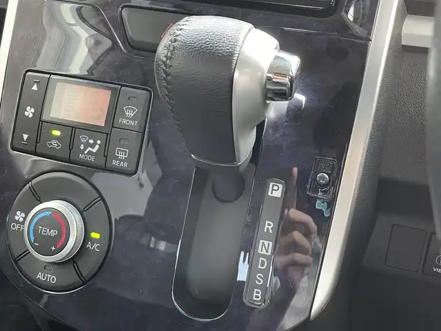 ダイハツ タント カスタムRSトップED VS SAⅢ 滋賀県 2019(平31)年 1.8万km レーザーブルークリスタルシャイン 社外ナビ/【CD.DVD.Bluetooth.フルセグTV】/全方位カメラ/衝突軽減ブレーキ/両側電動スライドドア/ハーフレザーシート/D席シートヒーター/コーナーセンサー/LEDヘッドライト/オートライト/オートハイビーム/前方ドライブレコーダー/ETC/ステアリングスイッチ/純正アルミホイール/プッシュスタート/スマートキー