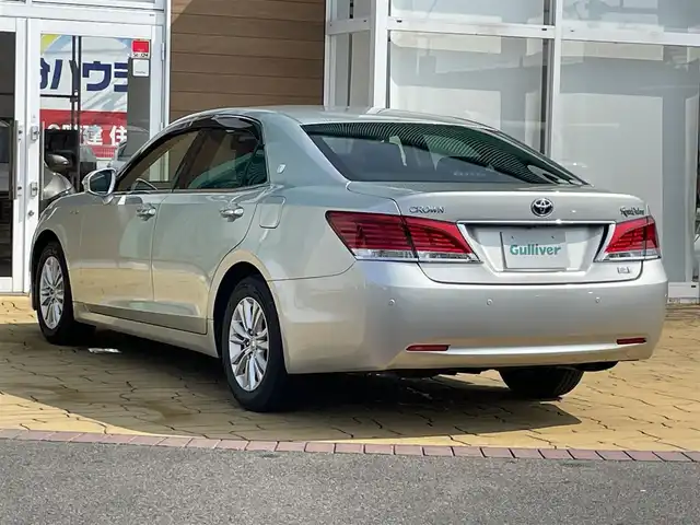 トヨタ クラウン ハイブリッド ロイヤルサルーン 宮崎県 2013(平25)年 8.4万km プレシャスシルバー 純正8型ナビ/フルセグTV/バックモニター/ビルトインETC/ドライブレコーダー/アドバンストパッケージ/・レーダークルーズコントロール/・ インテリジェントクリアランスソナー/・ バックソナー/・ 衝突被害軽減ブレーキ/HIDヘッドランプ/オートライト/LEDフロントフォグランプ/革巻きステアリング/ステアリングヒーター/純正OPブラウンファブリックシート/前席パワーシート/シートヒーター/純正16インチアルミホイール/スマートキー/プッシュエンジンスタート/禁煙車