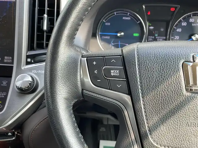 トヨタ クラウン ハイブリッド ロイヤルサルーン 宮崎県 2013(平25)年 8.4万km プレシャスシルバー 純正8型ナビ/フルセグTV/バックモニター/ビルトインETC/ドライブレコーダー/アドバンストパッケージ/・レーダークルーズコントロール/・ インテリジェントクリアランスソナー/・ バックソナー/・ 衝突被害軽減ブレーキ/HIDヘッドランプ/オートライト/LEDフロントフォグランプ/革巻きステアリング/ステアリングヒーター/純正OPブラウンファブリックシート/前席パワーシート/シートヒーター/純正16インチアルミホイール/スマートキー/プッシュエンジンスタート/禁煙車