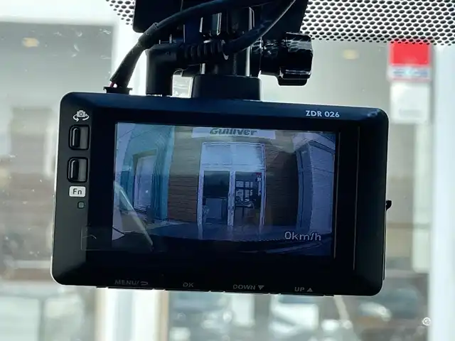 トヨタ クラウン ハイブリッド ロイヤルサルーン 宮崎県 2013(平25)年 8.4万km プレシャスシルバー 純正8型ナビ/フルセグTV/バックモニター/ビルトインETC/ドライブレコーダー/アドバンストパッケージ/・レーダークルーズコントロール/・ インテリジェントクリアランスソナー/・ バックソナー/・ 衝突被害軽減ブレーキ/HIDヘッドランプ/オートライト/LEDフロントフォグランプ/革巻きステアリング/ステアリングヒーター/純正OPブラウンファブリックシート/前席パワーシート/シートヒーター/純正16インチアルミホイール/スマートキー/プッシュエンジンスタート/禁煙車