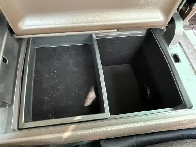 トヨタ クラウン ハイブリッド ロイヤルサルーン 宮崎県 2013(平25)年 8.4万km プレシャスシルバー 純正8型ナビ/フルセグTV/バックモニター/ビルトインETC/ドライブレコーダー/アドバンストパッケージ/・レーダークルーズコントロール/・ インテリジェントクリアランスソナー/・ バックソナー/・ 衝突被害軽減ブレーキ/HIDヘッドランプ/オートライト/LEDフロントフォグランプ/革巻きステアリング/ステアリングヒーター/純正OPブラウンファブリックシート/前席パワーシート/シートヒーター/純正16インチアルミホイール/スマートキー/プッシュエンジンスタート/禁煙車