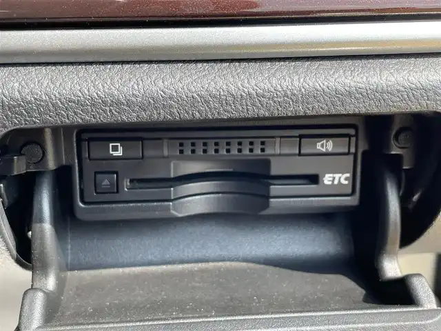 トヨタ クラウン ハイブリッド ロイヤルサルーン 宮崎県 2013(平25)年 8.4万km プレシャスシルバー 純正8型ナビ/フルセグTV/バックモニター/ビルトインETC/ドライブレコーダー/アドバンストパッケージ/・レーダークルーズコントロール/・ インテリジェントクリアランスソナー/・ バックソナー/・ 衝突被害軽減ブレーキ/HIDヘッドランプ/オートライト/LEDフロントフォグランプ/革巻きステアリング/ステアリングヒーター/純正OPブラウンファブリックシート/前席パワーシート/シートヒーター/純正16インチアルミホイール/スマートキー/プッシュエンジンスタート/禁煙車