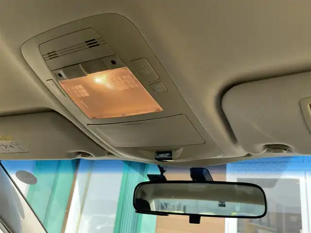 トヨタ クラウン ハイブリッド ロイヤルサルーン 宮崎県 2013(平25)年 8.4万km プレシャスシルバー 純正8型ナビ/フルセグTV/バックモニター/ビルトインETC/ドライブレコーダー/アドバンストパッケージ/・レーダークルーズコントロール/・ インテリジェントクリアランスソナー/・ バックソナー/・ 衝突被害軽減ブレーキ/HIDヘッドランプ/オートライト/LEDフロントフォグランプ/革巻きステアリング/ステアリングヒーター/純正OPブラウンファブリックシート/前席パワーシート/シートヒーター/純正16インチアルミホイール/スマートキー/プッシュエンジンスタート/禁煙車