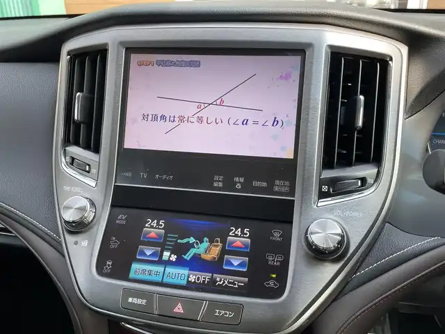 トヨタ クラウン ハイブリッド ロイヤルサルーン 宮崎県 2013(平25)年 8.4万km プレシャスシルバー 純正8型ナビ/フルセグTV/バックモニター/ビルトインETC/ドライブレコーダー/アドバンストパッケージ/・レーダークルーズコントロール/・ インテリジェントクリアランスソナー/・ バックソナー/・ 衝突被害軽減ブレーキ/HIDヘッドランプ/オートライト/LEDフロントフォグランプ/革巻きステアリング/ステアリングヒーター/純正OPブラウンファブリックシート/前席パワーシート/シートヒーター/純正16インチアルミホイール/スマートキー/プッシュエンジンスタート/禁煙車