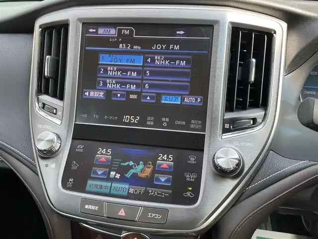 トヨタ クラウン ハイブリッド ロイヤルサルーン 宮崎県 2013(平25)年 8.4万km プレシャスシルバー 純正8型ナビ/フルセグTV/バックモニター/ビルトインETC/ドライブレコーダー/アドバンストパッケージ/・レーダークルーズコントロール/・ インテリジェントクリアランスソナー/・ バックソナー/・ 衝突被害軽減ブレーキ/HIDヘッドランプ/オートライト/LEDフロントフォグランプ/革巻きステアリング/ステアリングヒーター/純正OPブラウンファブリックシート/前席パワーシート/シートヒーター/純正16インチアルミホイール/スマートキー/プッシュエンジンスタート/禁煙車