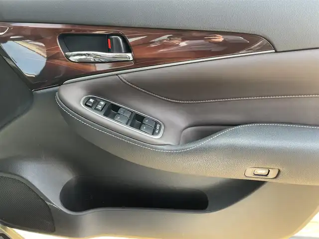 トヨタ クラウン ハイブリッド ロイヤルサルーン 宮崎県 2013(平25)年 8.4万km プレシャスシルバー 純正8型ナビ/フルセグTV/バックモニター/ビルトインETC/ドライブレコーダー/アドバンストパッケージ/・レーダークルーズコントロール/・ インテリジェントクリアランスソナー/・ バックソナー/・ 衝突被害軽減ブレーキ/HIDヘッドランプ/オートライト/LEDフロントフォグランプ/革巻きステアリング/ステアリングヒーター/純正OPブラウンファブリックシート/前席パワーシート/シートヒーター/純正16インチアルミホイール/スマートキー/プッシュエンジンスタート/禁煙車