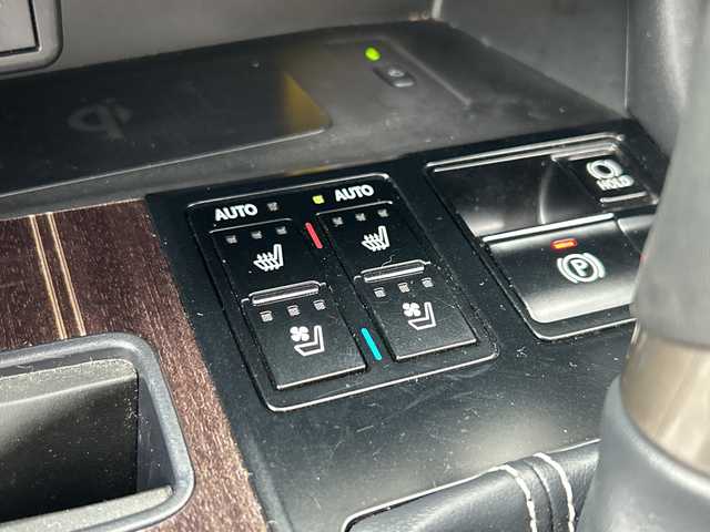 レクサス ＲＸ 450hL 千葉県 2021(令3)年 5.5万km ソニッククォーツ サンルーフ　レザーシート　ナビ　全方位カメラ　ＴＶ　ＣＤ　Ｂｔ　ＵＳＢ　１００Ｖ　ＥＴＣ　ドラレコ　シートヒーター　エアシート　パワーシート　後席モニター　電動リアゲート　２０ＡＷ LEDライト
