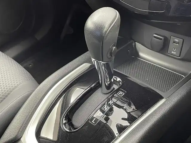 日産 エクストレイル 20Xtt エマージェンシーブレーキ 富山県 2017(平29)年 2.5万km ブリリアントホワイトパール ４WD/純正メーカーナビ/　　　－－CD　DVD　bluetooth MSV/全周囲カメラ/前後コーナーセンサー/ビルトインETC/前席シートヒーター/パワーバックドア（ハンズフリー）/純正１８インチAW/社外AW付きスタッドレスタイヤセット/クルーズコントロール/オートライト/LEDヘッドライト/フォグ/エマージェンシーブレーキ/車線逸脱警報/後側方車両検知警報/スマートキー/プッシュスタート/純正マット・バイザー/横滑防止装置