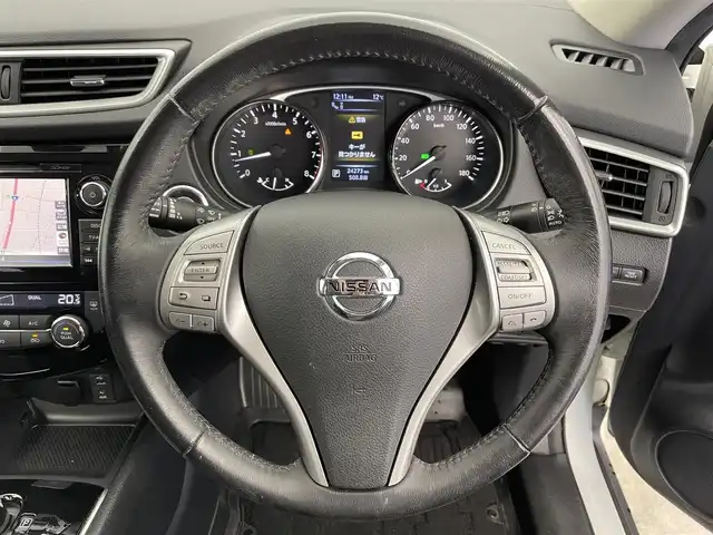 日産 エクストレイル 20Xtt エマージェンシーブレーキ 富山県 2017(平29)年 2.5万km ブリリアントホワイトパール ４WD/純正メーカーナビ/　　　－－CD　DVD　bluetooth MSV/全周囲カメラ/前後コーナーセンサー/ビルトインETC/前席シートヒーター/パワーバックドア（ハンズフリー）/純正１８インチAW/社外AW付きスタッドレスタイヤセット/クルーズコントロール/オートライト/LEDヘッドライト/フォグ/エマージェンシーブレーキ/車線逸脱警報/後側方車両検知警報/スマートキー/プッシュスタート/純正マット・バイザー/横滑防止装置