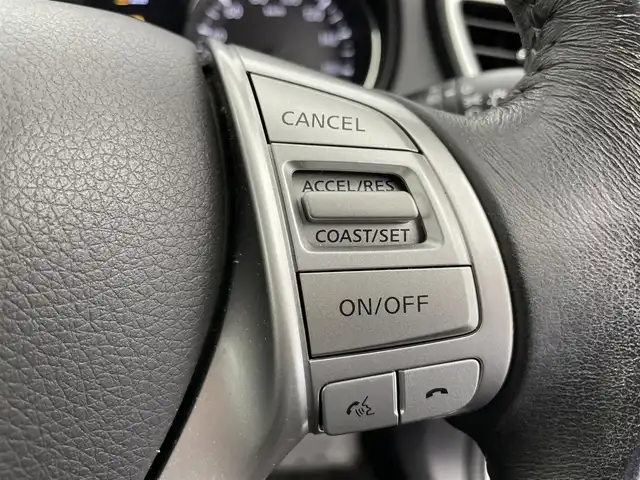 日産 エクストレイル 20Xtt エマージェンシーブレーキ 富山県 2017(平29)年 2.5万km ブリリアントホワイトパール ４WD/純正メーカーナビ/　　　－－CD　DVD　bluetooth MSV/全周囲カメラ/前後コーナーセンサー/ビルトインETC/前席シートヒーター/パワーバックドア（ハンズフリー）/純正１８インチAW/社外AW付きスタッドレスタイヤセット/クルーズコントロール/オートライト/LEDヘッドライト/フォグ/エマージェンシーブレーキ/車線逸脱警報/後側方車両検知警報/スマートキー/プッシュスタート/純正マット・バイザー/横滑防止装置