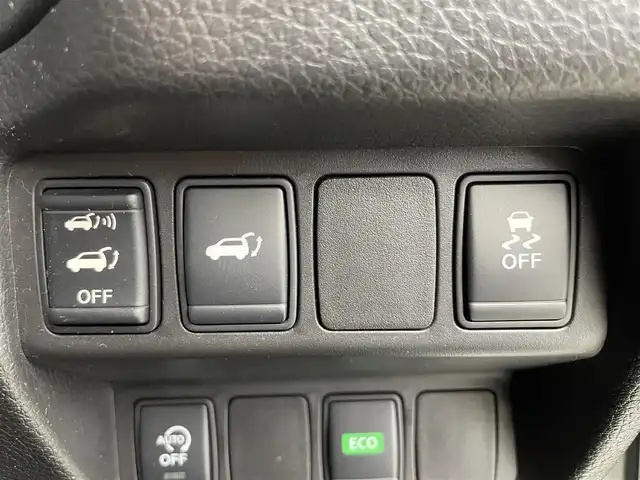 日産 エクストレイル 20Xtt エマージェンシーブレーキ 富山県 2017(平29)年 2.5万km ブリリアントホワイトパール ４WD/純正メーカーナビ/　　　－－CD　DVD　bluetooth MSV/全周囲カメラ/前後コーナーセンサー/ビルトインETC/前席シートヒーター/パワーバックドア（ハンズフリー）/純正１８インチAW/社外AW付きスタッドレスタイヤセット/クルーズコントロール/オートライト/LEDヘッドライト/フォグ/エマージェンシーブレーキ/車線逸脱警報/後側方車両検知警報/スマートキー/プッシュスタート/純正マット・バイザー/横滑防止装置