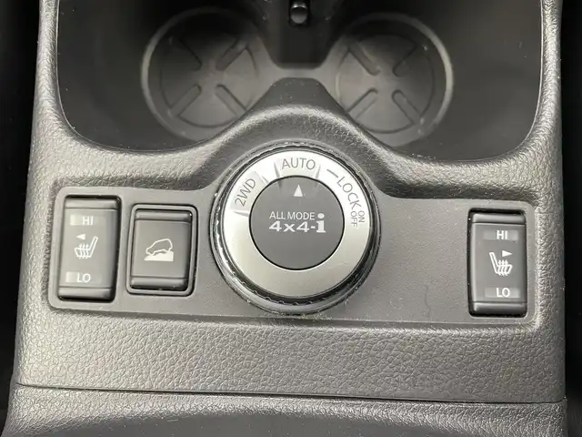 日産 エクストレイル 20Xtt エマージェンシーブレーキ 富山県 2017(平29)年 2.5万km ブリリアントホワイトパール ４WD/純正メーカーナビ/　　　－－CD　DVD　bluetooth MSV/全周囲カメラ/前後コーナーセンサー/ビルトインETC/前席シートヒーター/パワーバックドア（ハンズフリー）/純正１８インチAW/社外AW付きスタッドレスタイヤセット/クルーズコントロール/オートライト/LEDヘッドライト/フォグ/エマージェンシーブレーキ/車線逸脱警報/後側方車両検知警報/スマートキー/プッシュスタート/純正マット・バイザー/横滑防止装置