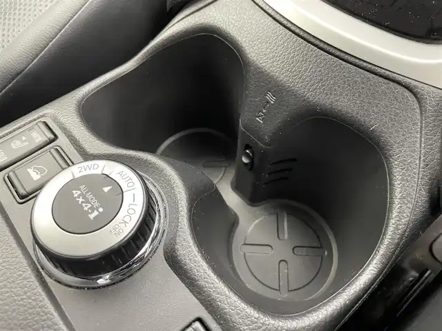 日産 エクストレイル 20Xtt エマージェンシーブレーキ 富山県 2017(平29)年 2.5万km ブリリアントホワイトパール ４WD/純正メーカーナビ/　　　－－CD　DVD　bluetooth MSV/全周囲カメラ/前後コーナーセンサー/ビルトインETC/前席シートヒーター/パワーバックドア（ハンズフリー）/純正１８インチAW/社外AW付きスタッドレスタイヤセット/クルーズコントロール/オートライト/LEDヘッドライト/フォグ/エマージェンシーブレーキ/車線逸脱警報/後側方車両検知警報/スマートキー/プッシュスタート/純正マット・バイザー/横滑防止装置