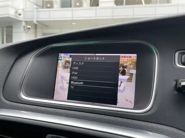 ボルボ Ｖ４０ D4 ダイナミックエディション 東京都 2018(平30)年 1.8万km エレクトリックシルバーメタリック 純正ナビ/（CD/DVD/BTオーディオ）/バックカメラ/ツインターボ/アダクティブクルーズコントロール/ブラインド・スポット・インフォメーション・システム/ハーフレザーシート/運転席パワーシート/前席シートヒーター/純正18インチホイール/純正フロアマット/スペアキー×1/ETC/保証書