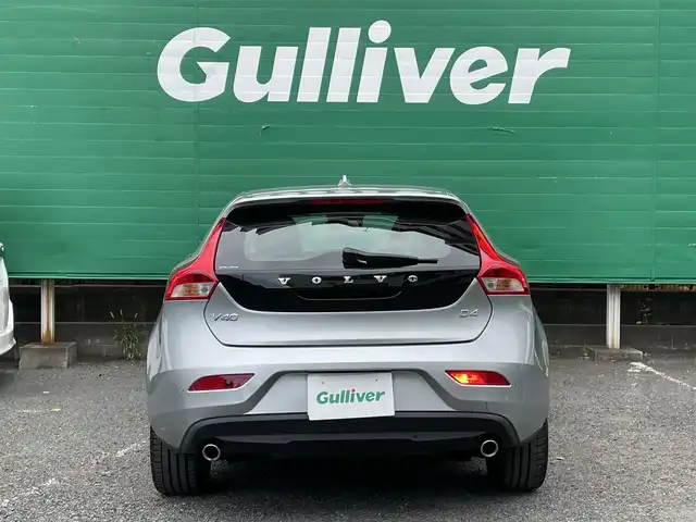 ボルボ Ｖ４０ D4 ダイナミックエディション 東京都 2018(平30)年 1.8万km エレクトリックシルバーメタリック 純正ナビ/（CD/DVD/BTオーディオ）/バックカメラ/ツインターボ/アダクティブクルーズコントロール/ブラインド・スポット・インフォメーション・システム/ハーフレザーシート/運転席パワーシート/前席シートヒーター/純正18インチホイール/純正フロアマット/スペアキー×1/ETC/保証書