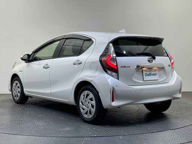 トヨタ アクア S スタイルブラック 愛媛県 2018(平30)年 5万km ホワイトパールクリスタルシャイン 純正７型ナビ/フルセグ/Ｂｌｕｅｔｏｏｔｈ/バックモニター/ビルトインＥＴＣ/前方ドライブレコーダー/前後コーナーセンサー/レーンアシスト/衝突被害軽減ブレーキ/オートマチックハイビーム/スマートキー