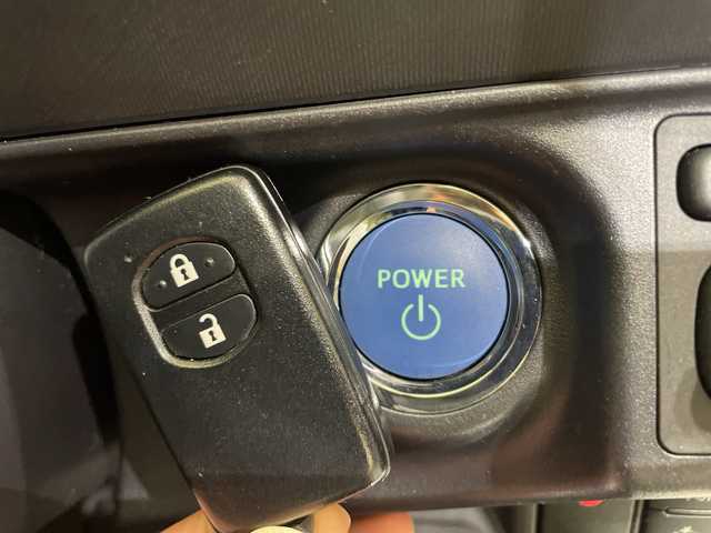 トヨタ アクア S スタイルブラック 愛媛県 2018(平30)年 5万km ホワイトパールクリスタルシャイン 純正７型ナビ/フルセグ/Ｂｌｕｅｔｏｏｔｈ/バックモニター/ビルトインＥＴＣ/前方ドライブレコーダー/前後コーナーセンサー/レーンアシスト/衝突被害軽減ブレーキ/オートマチックハイビーム/スマートキー