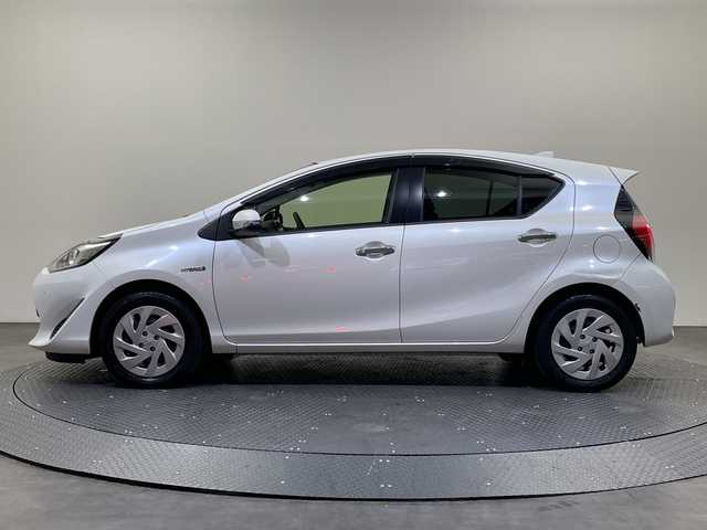 トヨタ アクア S スタイルブラック 愛媛県 2018(平30)年 5万km ホワイトパールクリスタルシャイン 純正７型ナビ/フルセグ/Ｂｌｕｅｔｏｏｔｈ/バックモニター/ビルトインＥＴＣ/前方ドライブレコーダー/前後コーナーセンサー/レーンアシスト/衝突被害軽減ブレーキ/オートマチックハイビーム/スマートキー