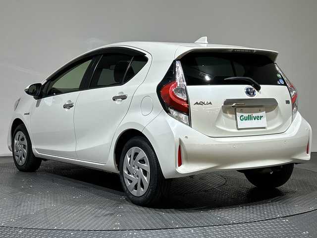 トヨタ アクア S スタイルブラック 愛媛県 2018(平30)年 5万km ホワイトパールクリスタルシャイン 純正７型ナビ/フルセグ/Ｂｌｕｅｔｏｏｔｈ/バックモニター/ビルトインＥＴＣ/前方ドライブレコーダー/前後コーナーセンサー/レーンアシスト/衝突被害軽減ブレーキ/オートマチックハイビーム/スマートキー