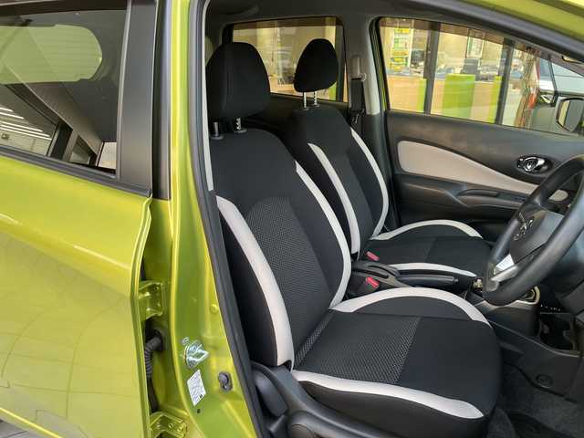 日産 ノート e－パワー X 愛知県 2017(平29)年 2.3万km オリーブグリーン 衝突軽減システム/純正ナビ/フルセグ/CD DVD/Bluetooth/バックカメラ/レーンキープアシスト/スマートキー/プッシュスタート