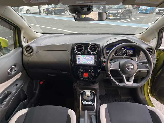 日産 ノート e－パワー X 愛知県 2017(平29)年 2.3万km オリーブグリーン 衝突軽減システム/純正ナビ/フルセグ/CD DVD/Bluetooth/バックカメラ/レーンキープアシスト/スマートキー/プッシュスタート