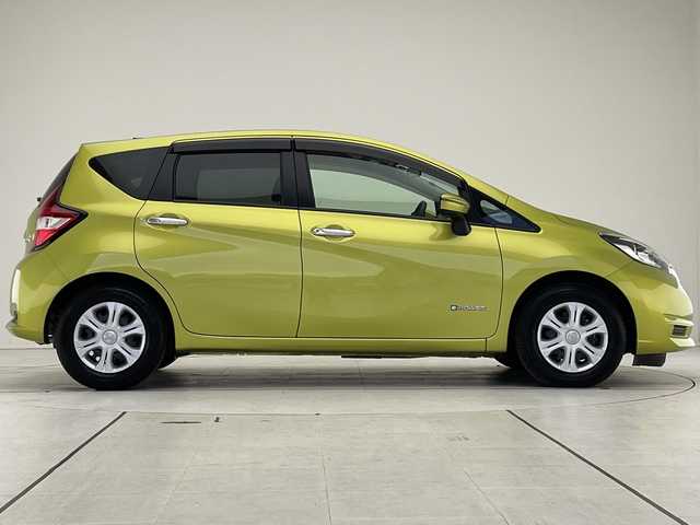 日産 ノート e－パワー X 愛知県 2017(平29)年 2.3万km オリーブグリーン 衝突軽減システム/純正ナビ/フルセグ/CD DVD/Bluetooth/バックカメラ/レーンキープアシスト/スマートキー/プッシュスタート