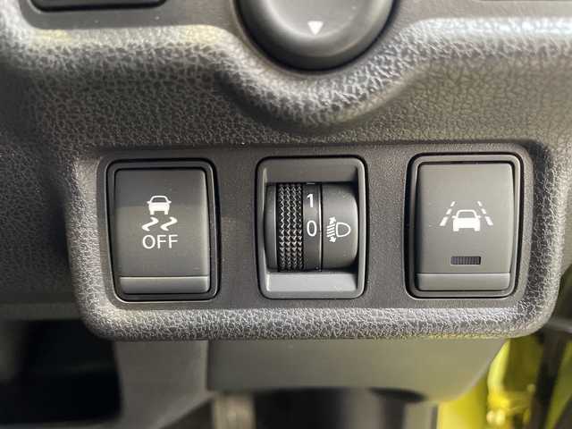 日産 ノート e－パワー X 愛知県 2017(平29)年 2.3万km オリーブグリーン 衝突軽減システム/純正ナビ/フルセグ/CD DVD/Bluetooth/バックカメラ/レーンキープアシスト/スマートキー/プッシュスタート